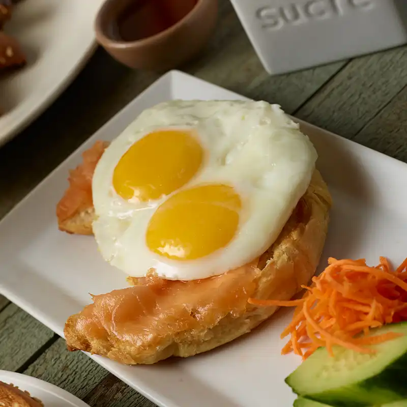 sunny side eggs with salmon